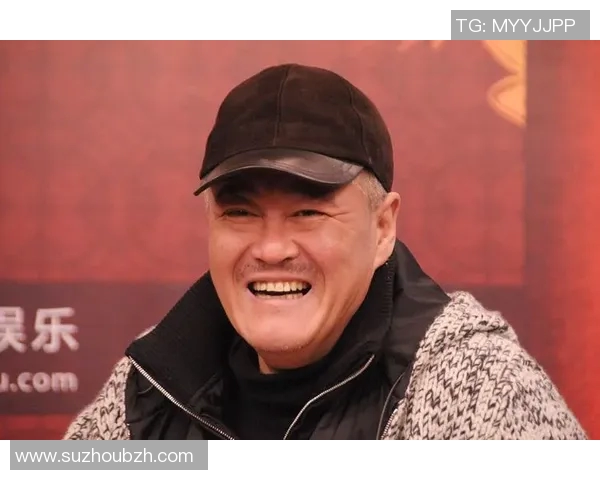 足球明星化妆戏耍素人展现幽默一面引发观众热议与欢笑